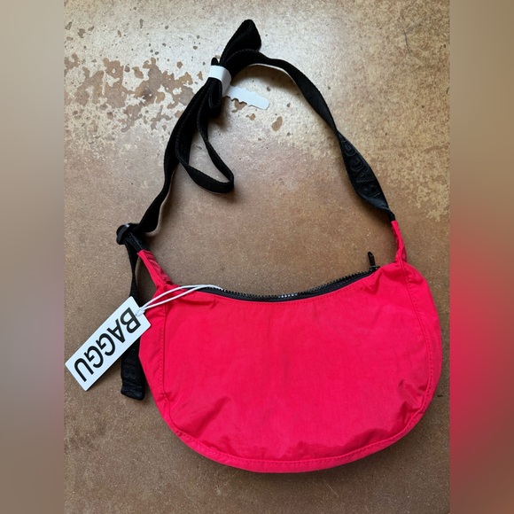 Baggu small nylon crescent in candle Apple red NWT crossbody - Picture 2 of 5